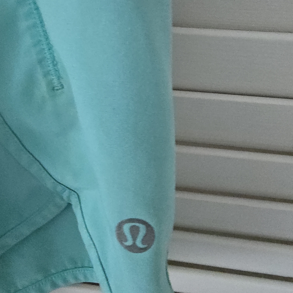 2 pairs Lululemon Women’s Performance Running Shorts - Deep Teal And Navy. - Picture 5 of 6